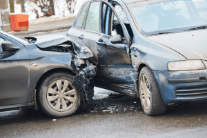 Accident de la route : quels sont les premiers réflexes à appliquer ?